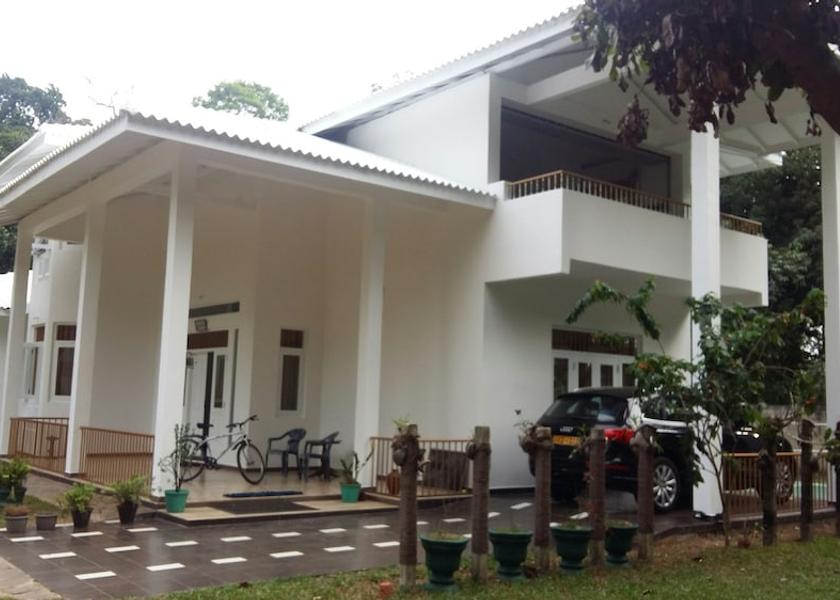 Western Province Narangodapaluwa Exterior Detail