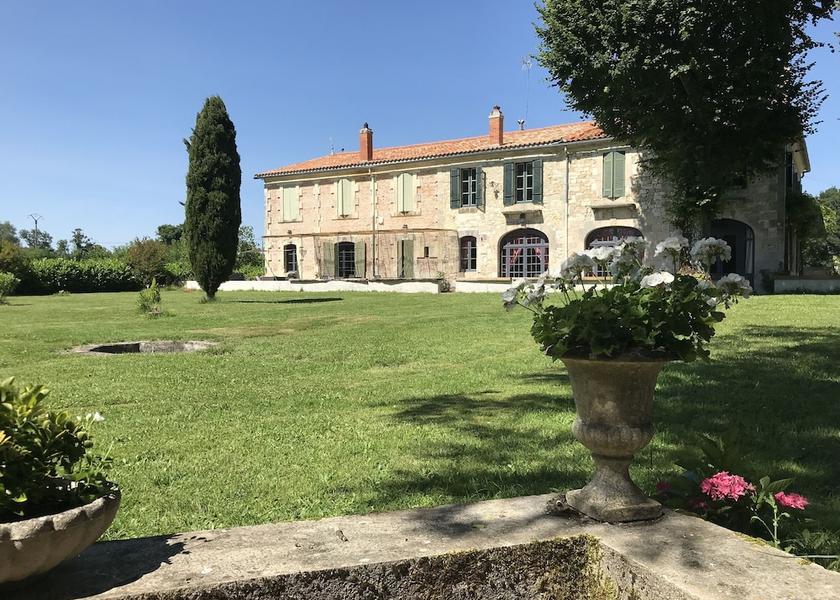 Nouvelle-Aquitaine La Roche-Chalais Facade