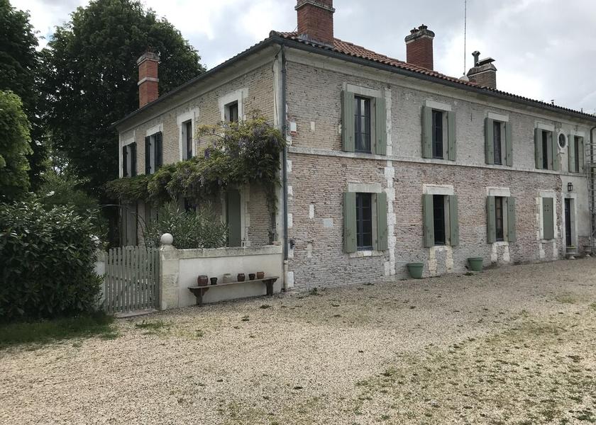 Nouvelle-Aquitaine La Roche-Chalais Facade