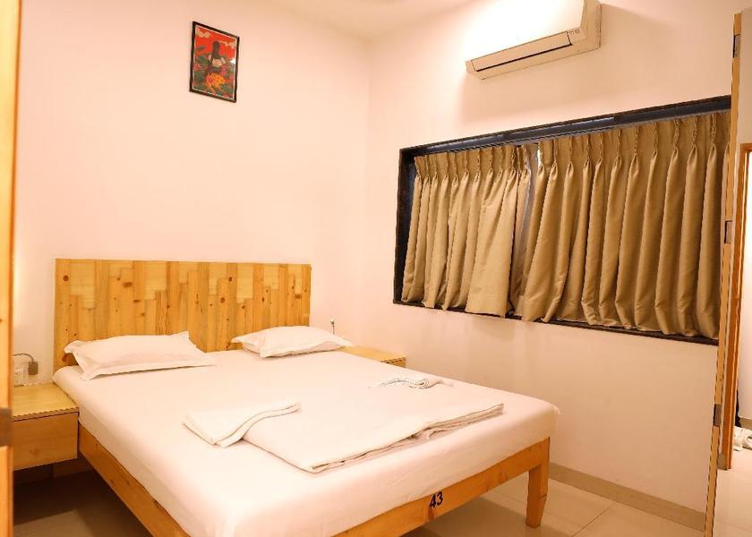 Maharashtra Mumbai Private Room with Shared Bathroom