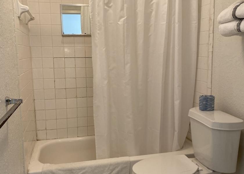 Texas Del Rio Bathroom