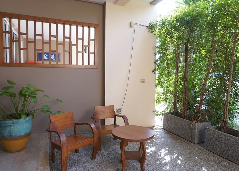 Phuket Province Si Sunthon Terrace/patio