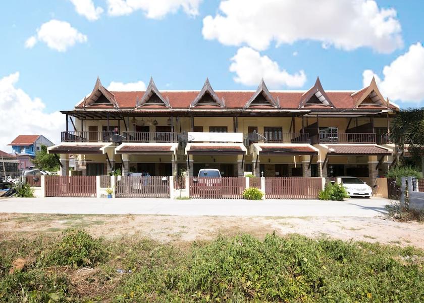 Phuket Province Thep Krasattri Exterior Detail