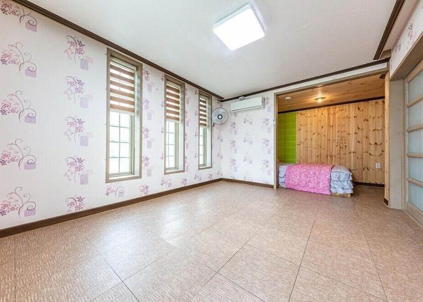 South Gyeongsang Geoje Room