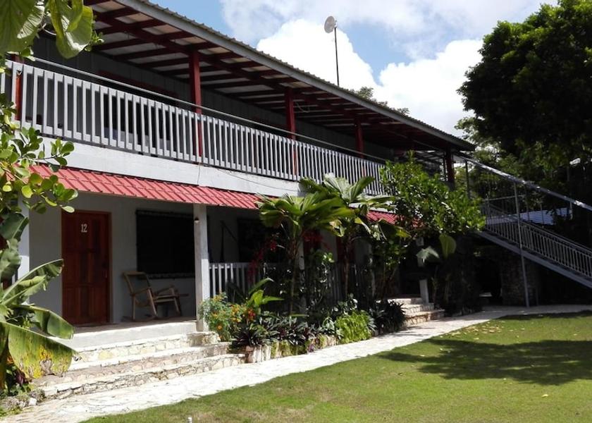 Peten Flores Exterior Detail