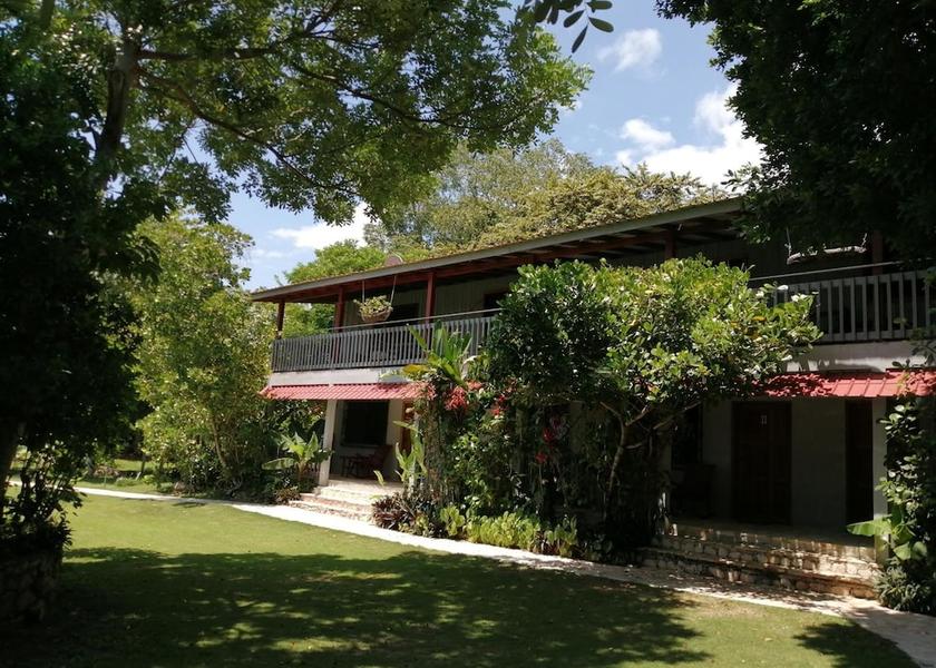 Peten Flores Exterior Detail