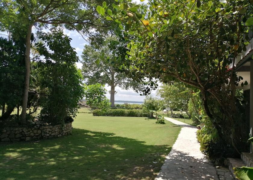 Peten Flores Exterior Detail