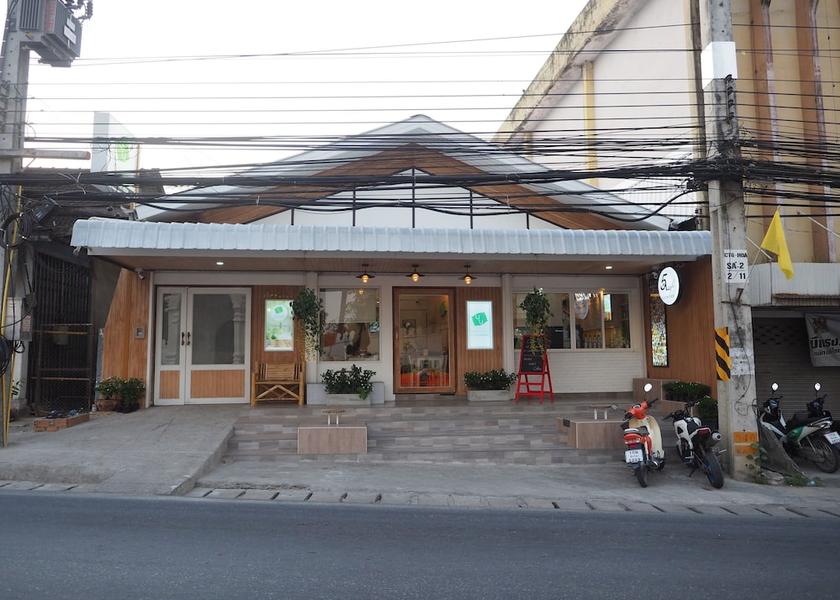 Chiang Mai Province Chom Thong Facade