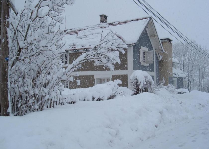 Occitanie Campan Exterior Detail