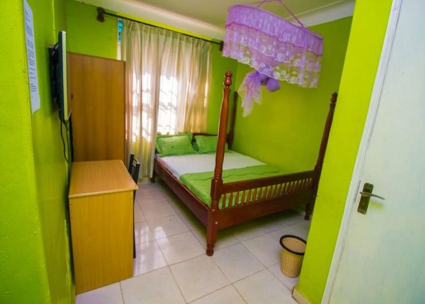  Jinja Room