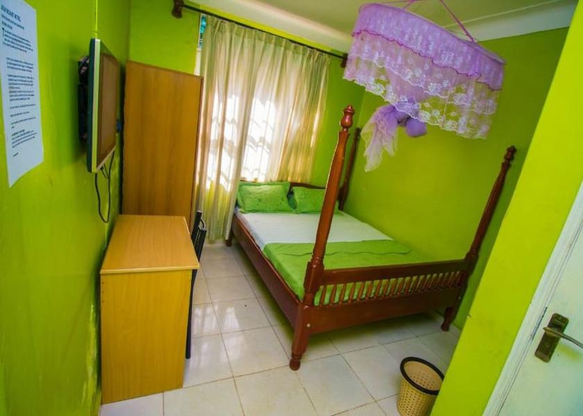  Jinja Room