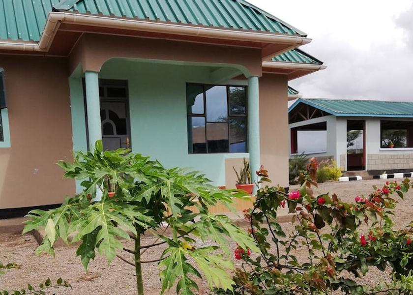  Amboseli Exterior Detail