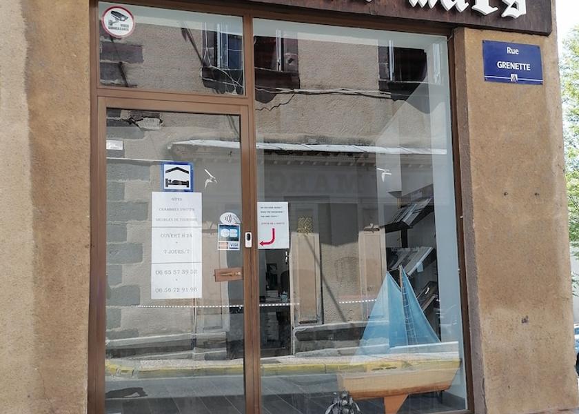 Auvergne-Rhone-Alpes Thiers Reception