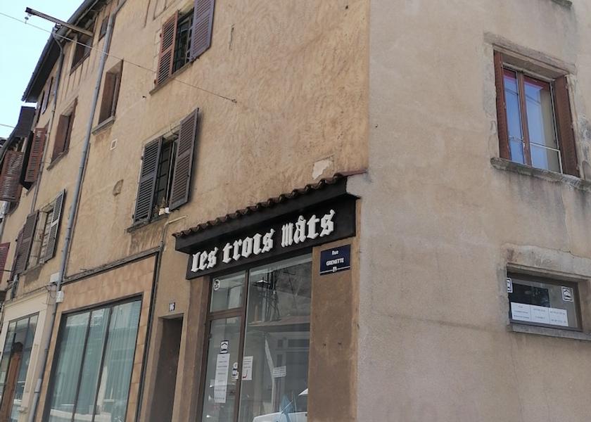 Auvergne-Rhone-Alpes Thiers Facade