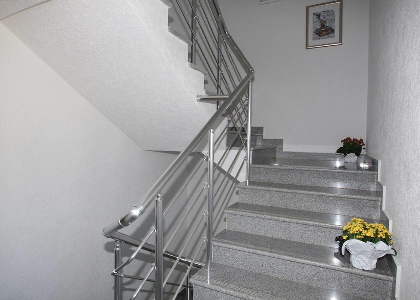  Becici Interior Entrance