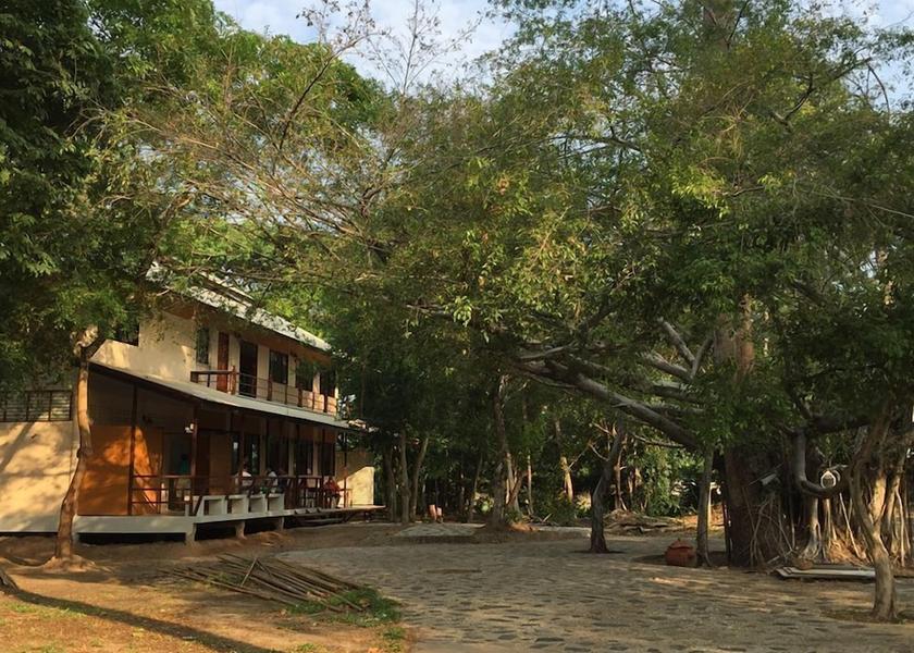 Roi Et Roi Et Exterior Detail