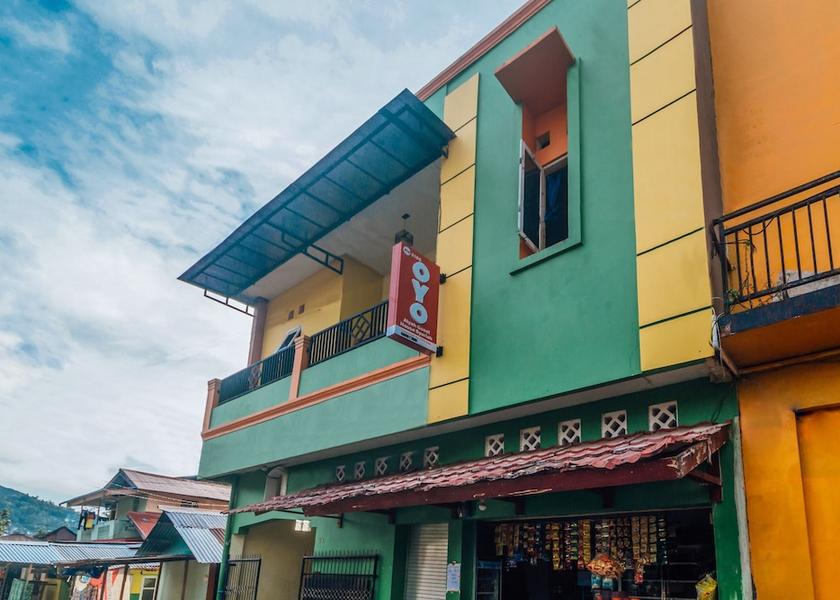  Ambon Exterior Detail