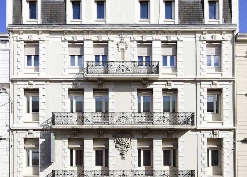 Auvergne-Rhone-Alpes Roanne Facade