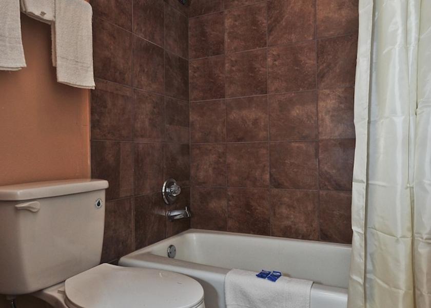 Alabama Guin Bathroom