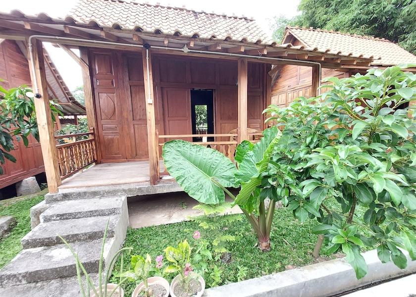  Bangunjiwo Interior Entrance