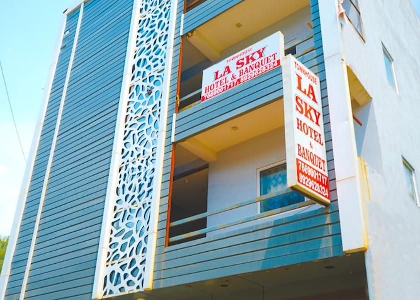 Uttar Pradesh Noida Exterior Detail