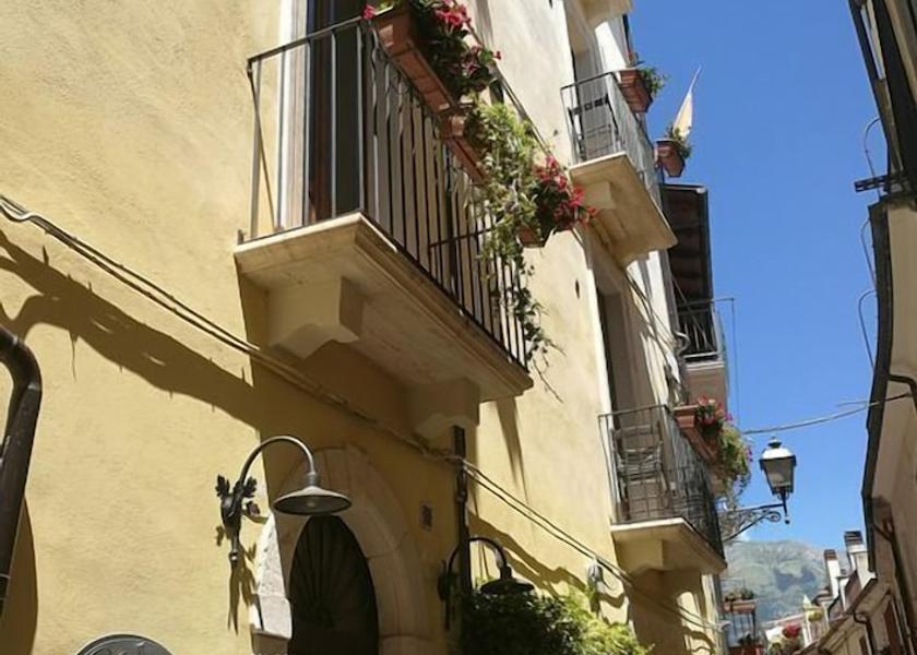 Abruzzo Sulmona Entrance