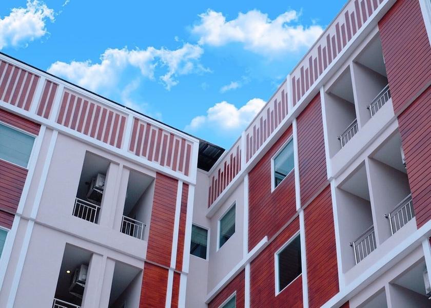 Bangkok Lam Luk Ka Exterior Detail