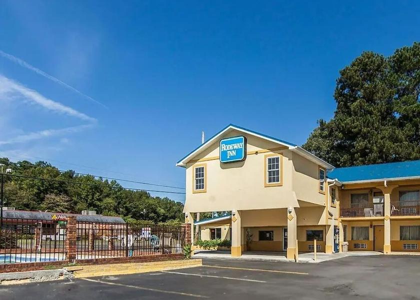 Georgia Calhoun Exterior Detail