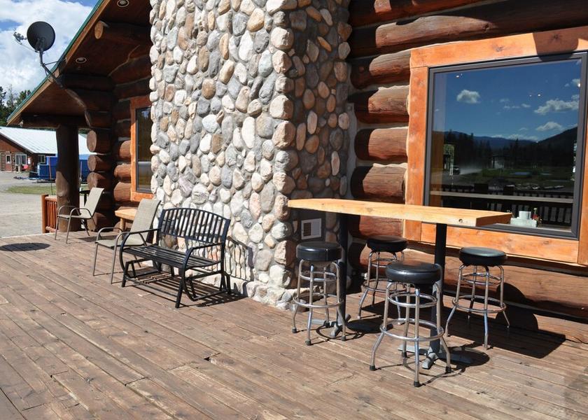 Wyoming Dubois Outdoor Dining