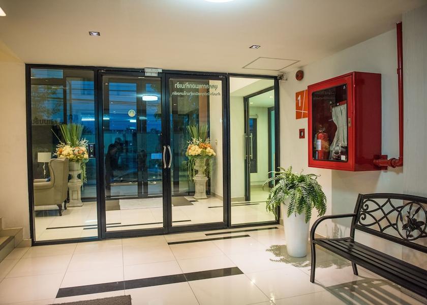 Bangkok Thanyaburi Interior Entrance