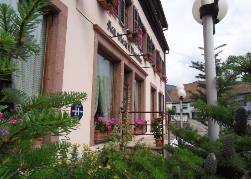 Grand Est Lapoutroie Front of property