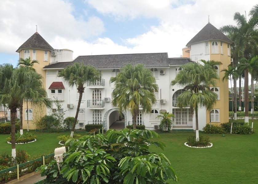 Saint James Ocho Rios Courtyard