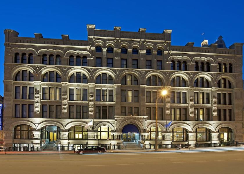 Wisconsin Milwaukee Front of property - evening/night