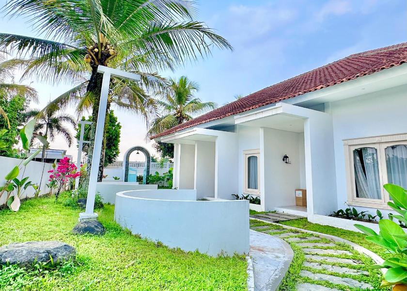 Central Java Mungkid Hotel Exterior