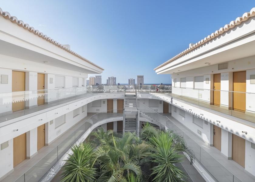 Faro Portimão Courtyard