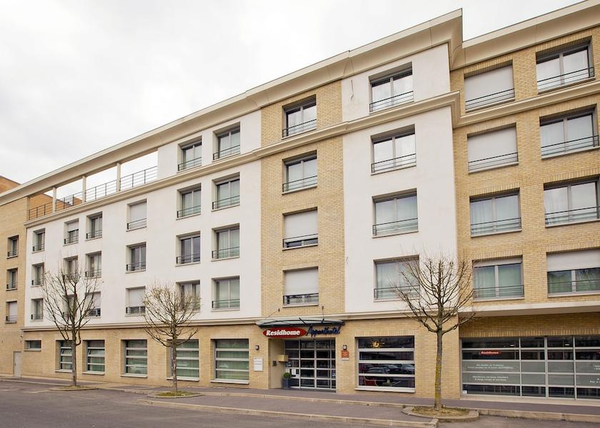 Hauts-de-France Valenciennes Front of property