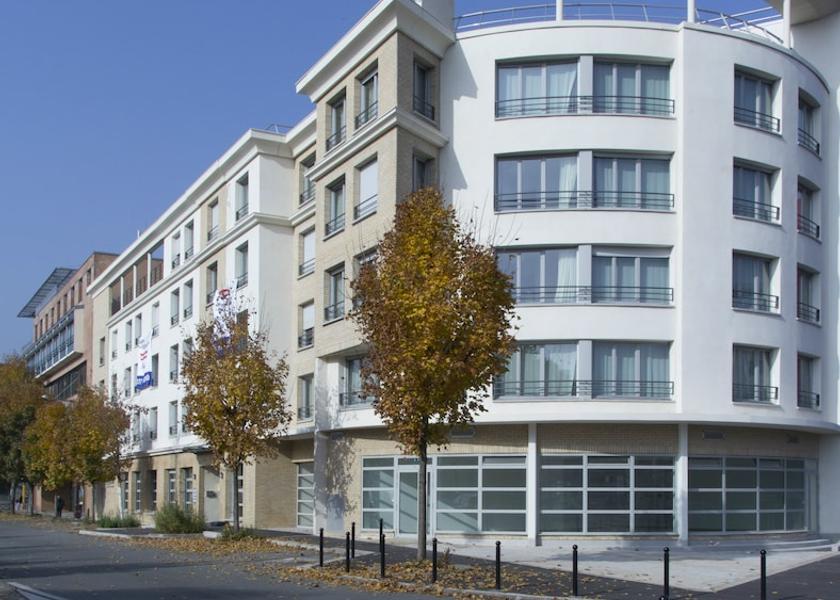 Hauts-de-France Valenciennes Front of property