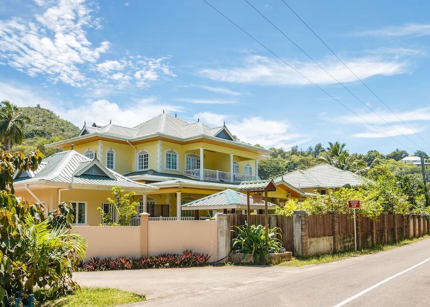  Mahé Island Property grounds