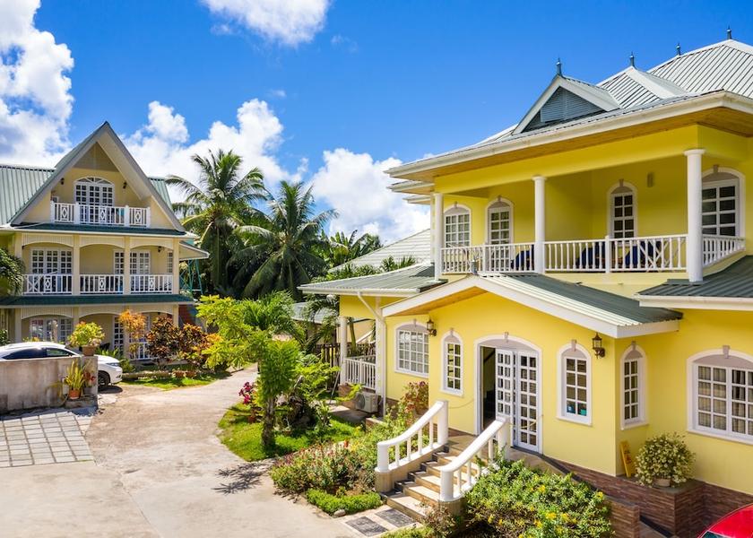  Mahé Island Front of property