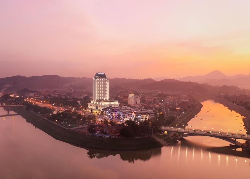 Lang Son Lang Son Exterior Detail