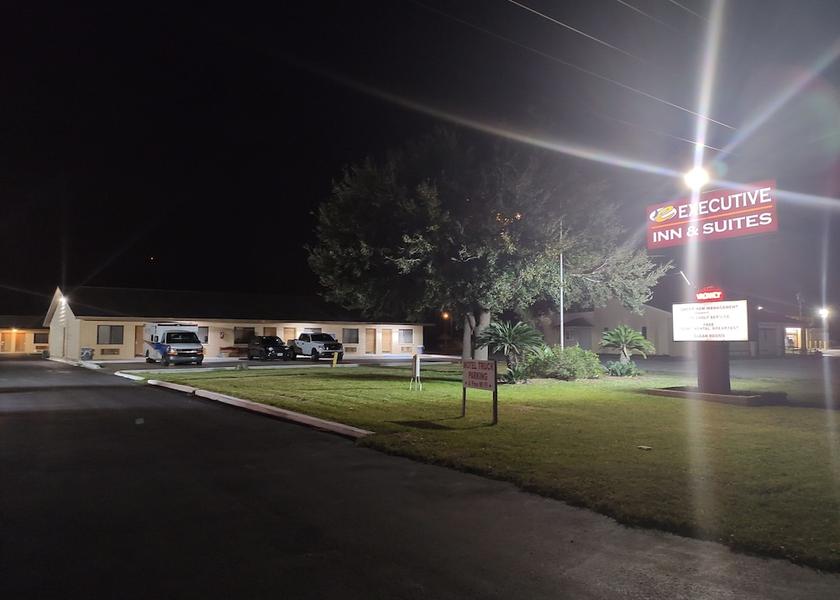 Texas Hebbronville Facade