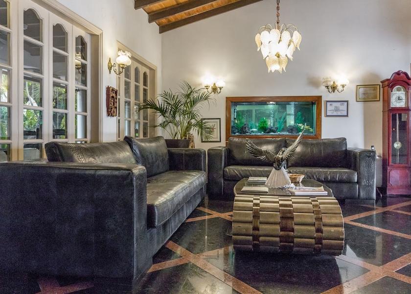  Asuncion Interior Entrance