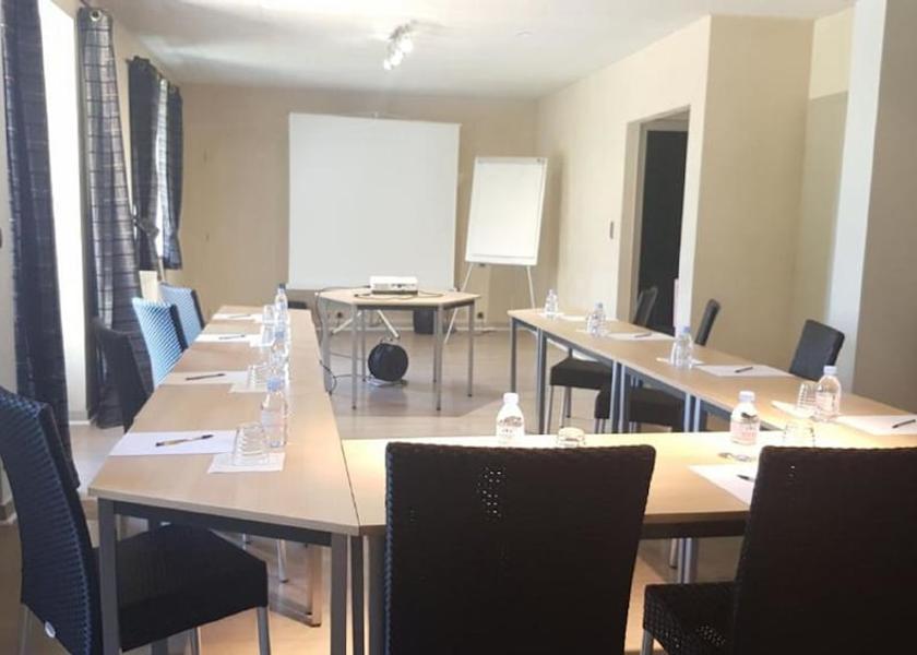 Auvergne-Rhone-Alpes Anse Meeting Room