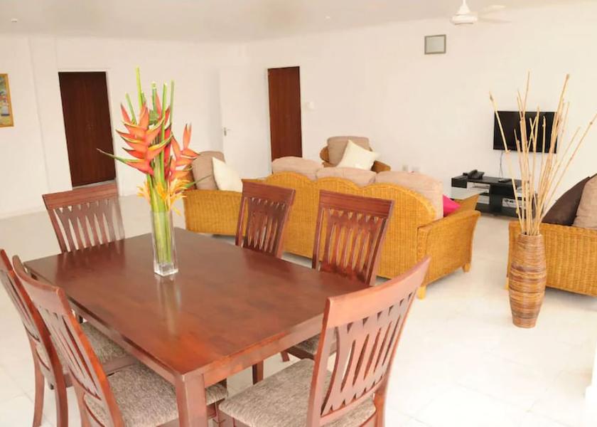  Mahé Island In-Room Dining