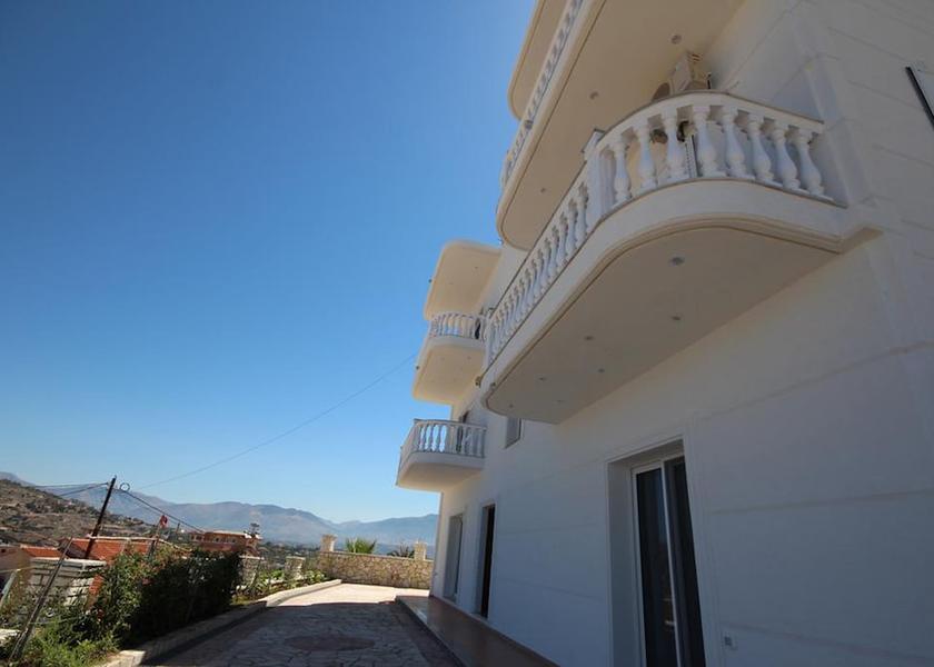  Sarande Exterior Detail