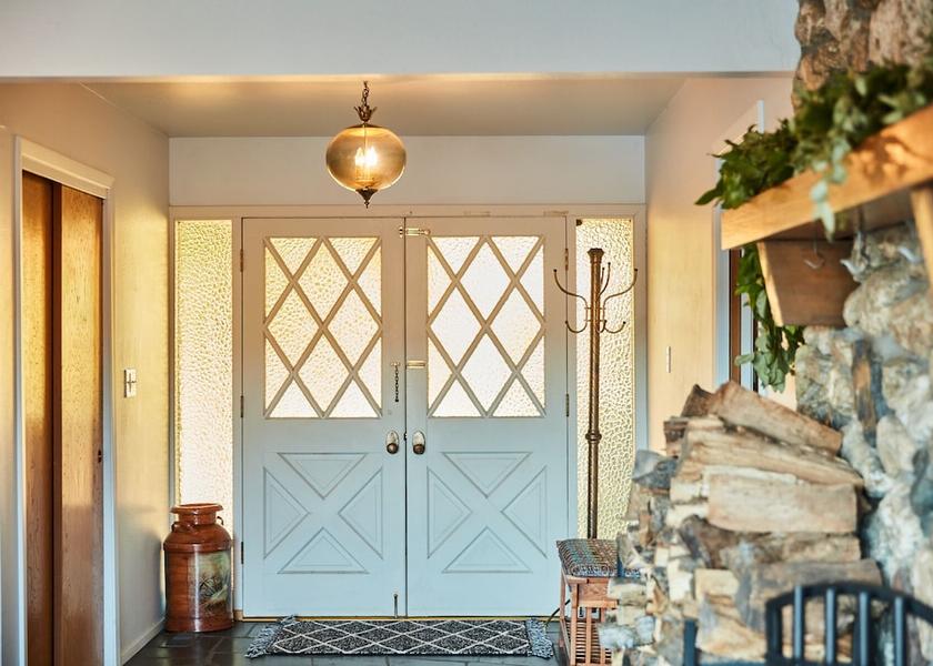 California Clearlake Oaks Interior Entrance