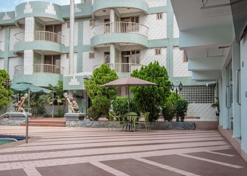  Accra Courtyard View