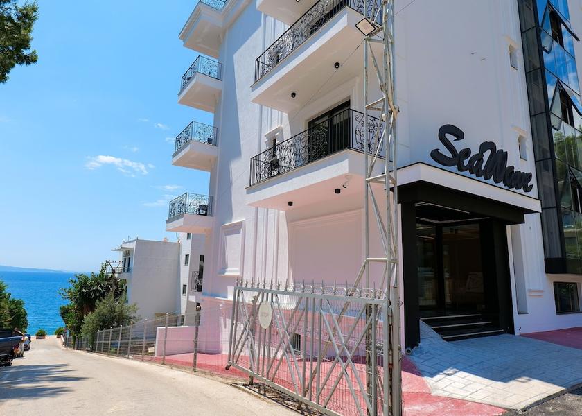  Sarande Exterior Detail