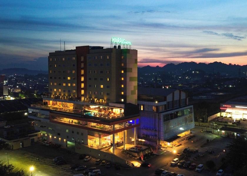  Samarinda  Front of property - evening/night