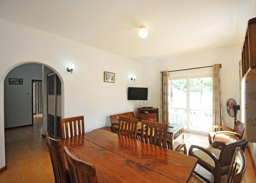  Mahé Island Interior Entrance